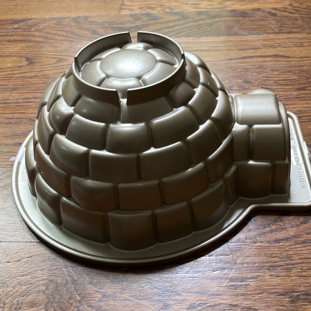 WILLIAMS SONOMA IGLOO SHAPE CAKE PAN